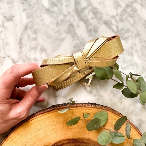 Fossil Womens Metallic Gold Leather Bow Snap Belt, Small - Picture 1 of 4